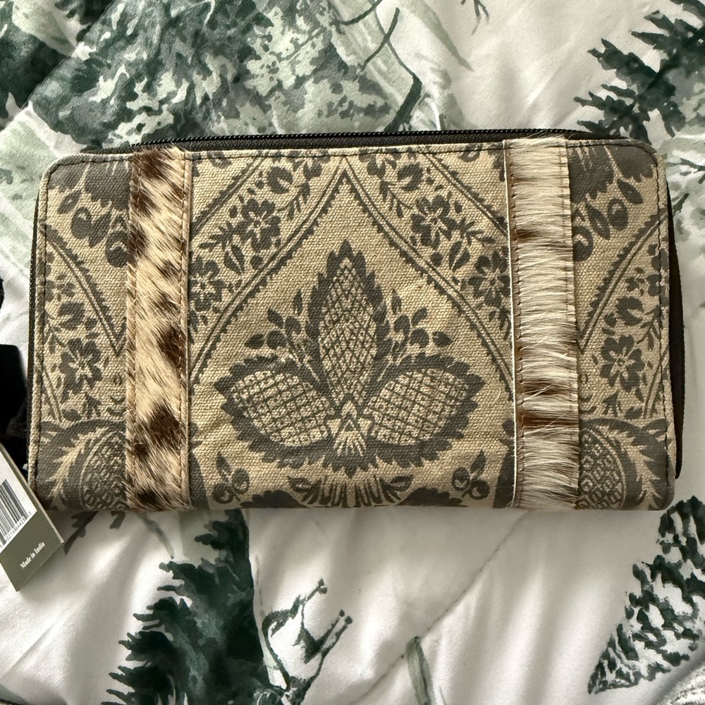 Myra Mountain Magic Wallet